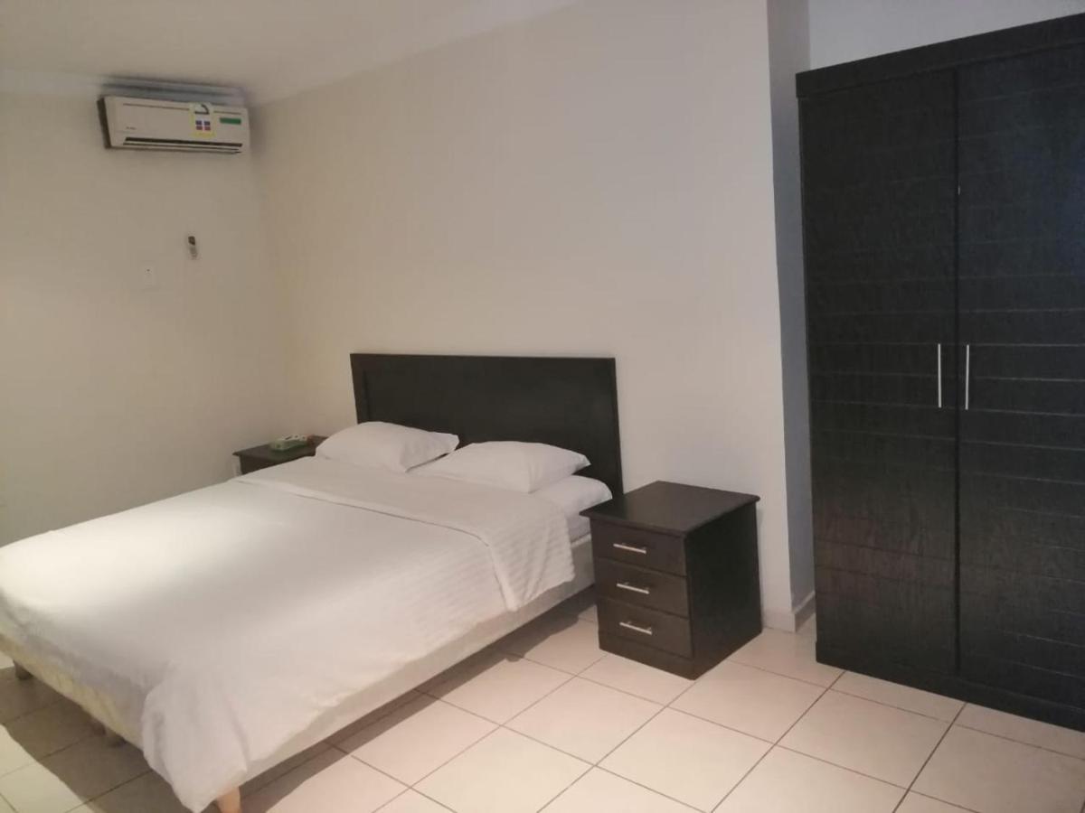 Al Aziziyah Hotel and suites Khamis Mushait Buitenkant foto