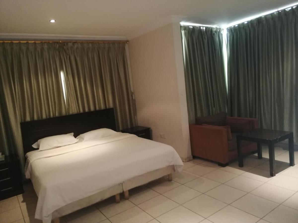 Al Aziziyah Hotel and suites Khamis Mushait Buitenkant foto